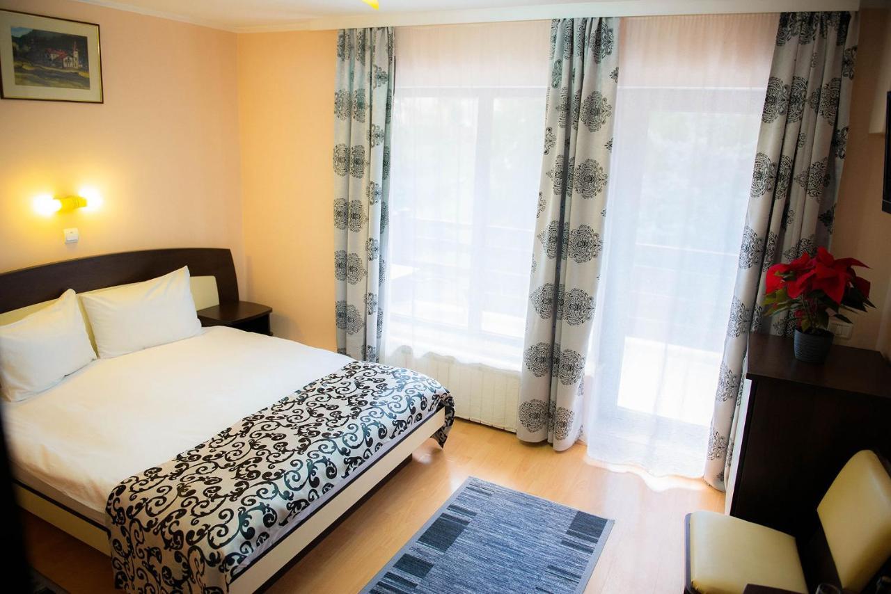 Hotel Casa Maia Buşteni Zewnętrze zdjęcie