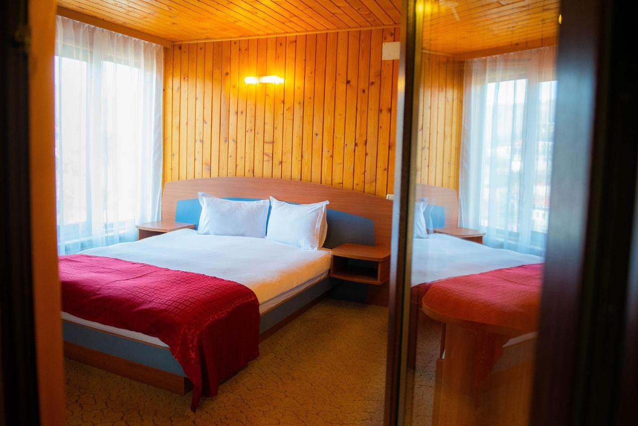 Hotel Casa Maia Buşteni Zewnętrze zdjęcie