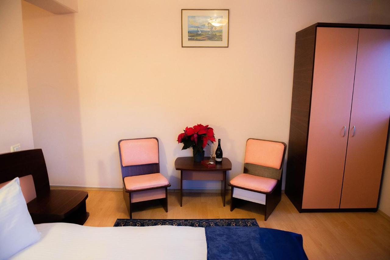Hotel Casa Maia Buşteni Zewnętrze zdjęcie