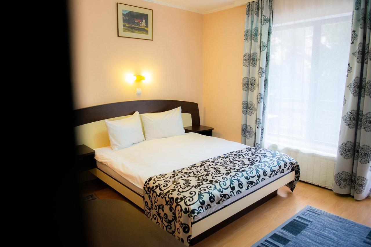 Hotel Casa Maia Buşteni Zewnętrze zdjęcie