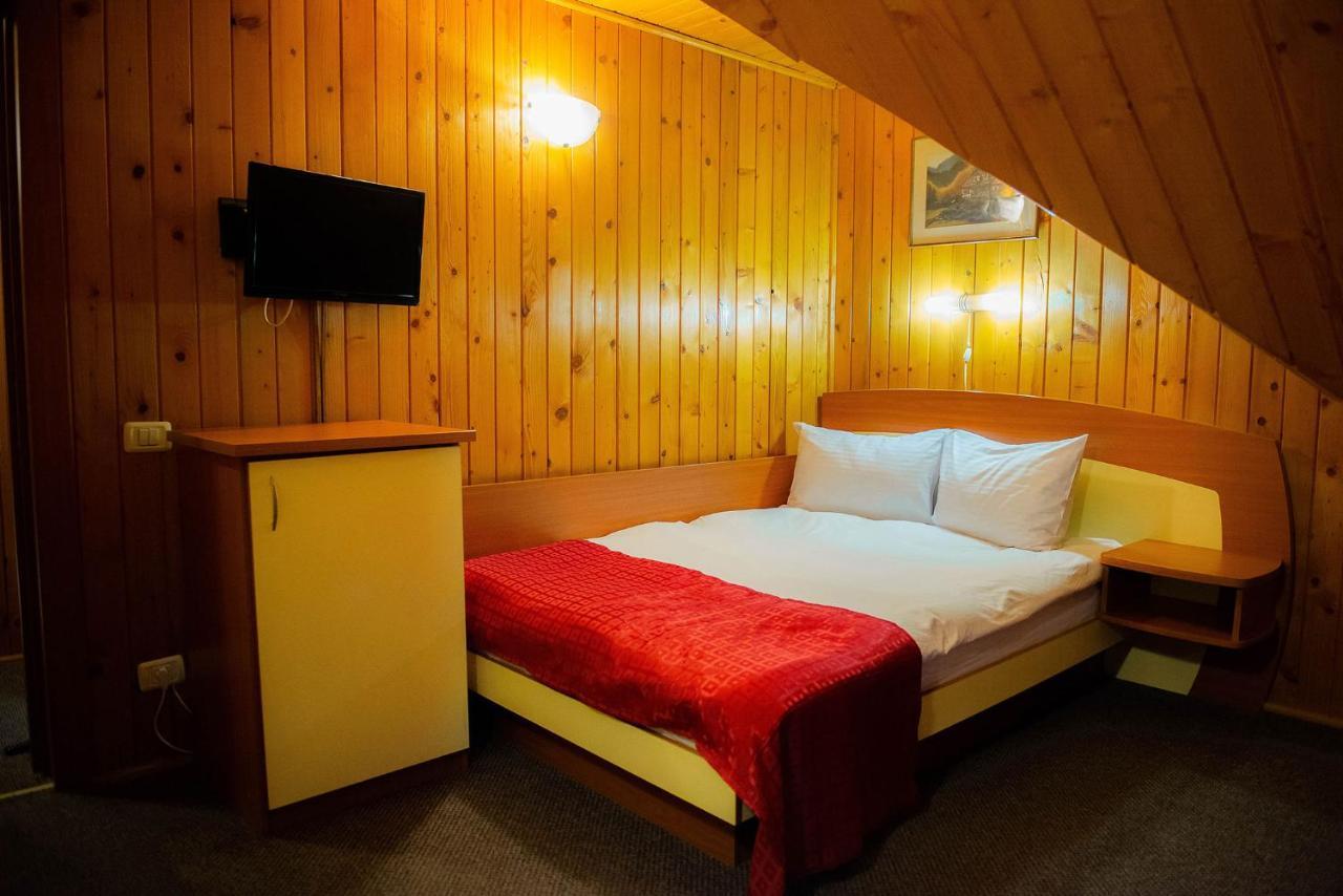 Hotel Casa Maia Buşteni Zewnętrze zdjęcie