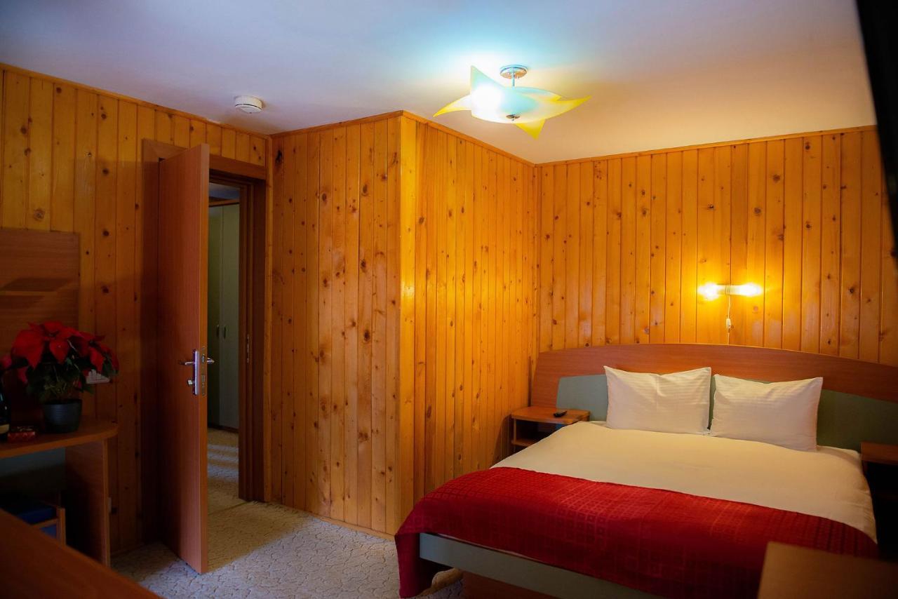 Hotel Casa Maia Buşteni Zewnętrze zdjęcie