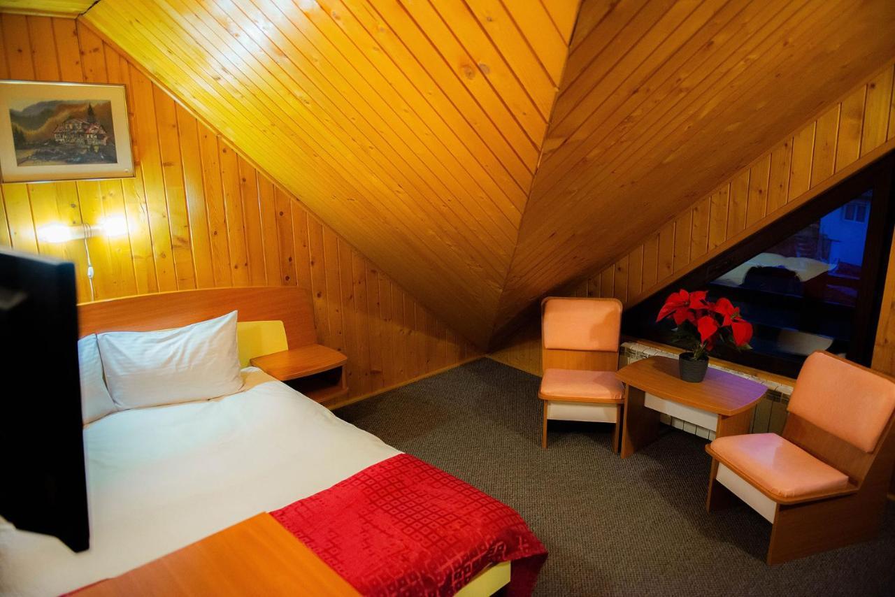 Hotel Casa Maia Buşteni Zewnętrze zdjęcie